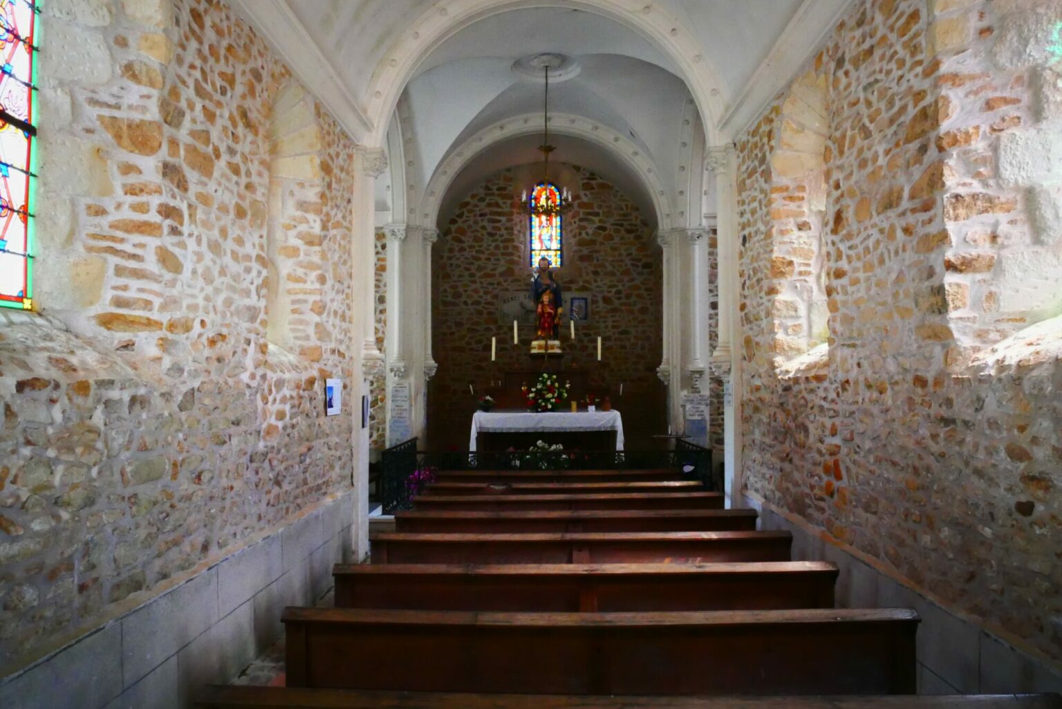 https://mdw-travel-data-us-east-1.s3.amazonaws.com/img/country/France/Chapelle-Saint-Joseph/img_02.jpg