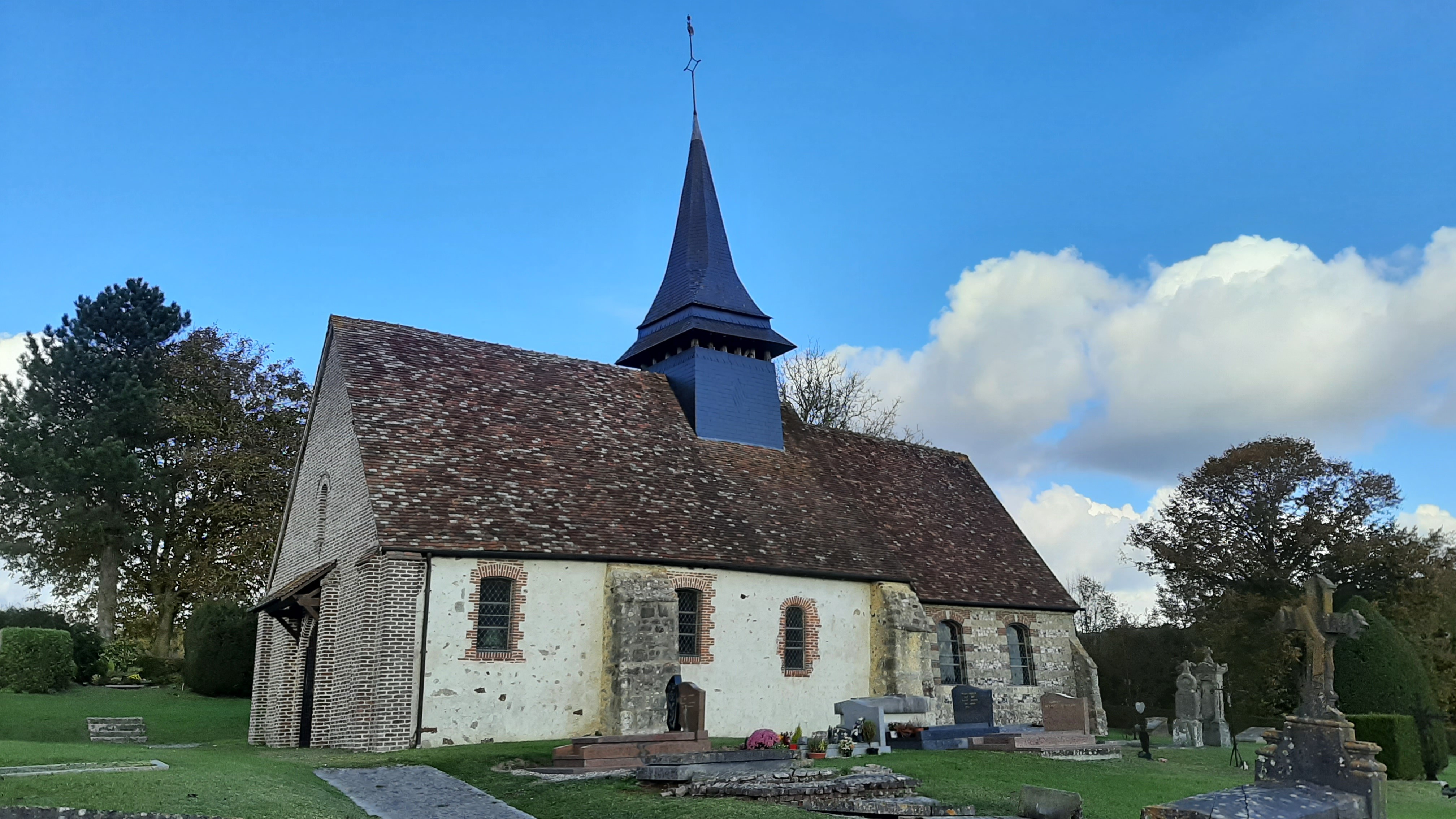 https://mdw-travel-data-us-east-1.s3.amazonaws.com/img/country/France/Chapelle-Saint-Maurice/img_01.jpg