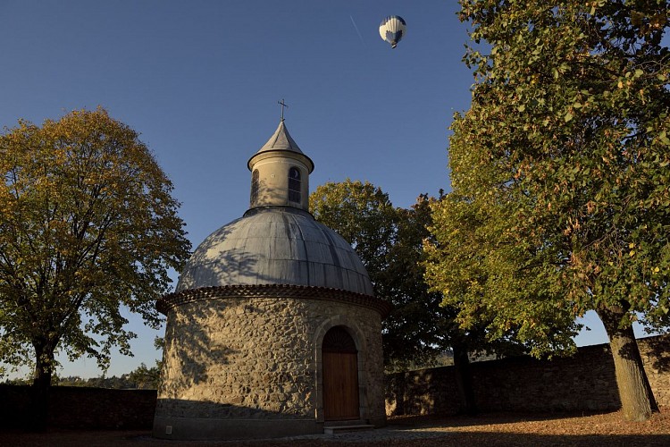 https://mdw-travel-data-us-east-1.s3.amazonaws.com/img/country/France/Chapelle-des-Ursulines/img_02.jpg