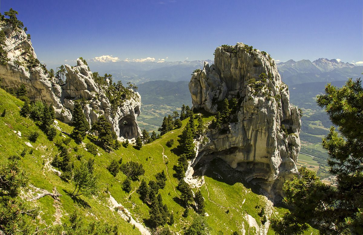 https://mdw-travel-data-us-east-1.s3.amazonaws.com/img/country/France/Chartreuse-National-Park/img_01.jpg