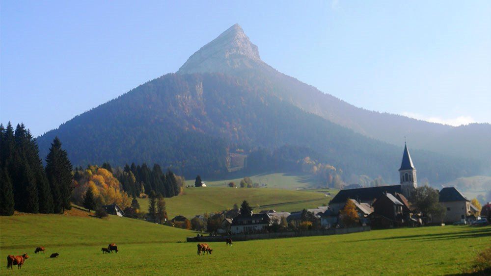 https://mdw-travel-data-us-east-1.s3.amazonaws.com/img/country/France/Chartreuse-National-Park/img_03.jpg