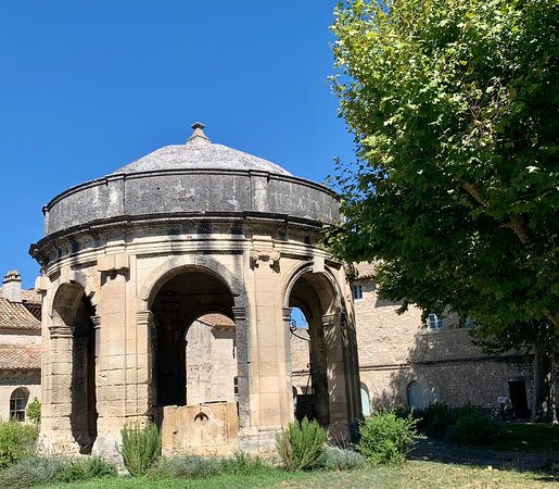 https://mdw-travel-data-us-east-1.s3.amazonaws.com/img/country/France/Chartreuse-de-Villeneuve-lez-Avignon/img_01.jpg