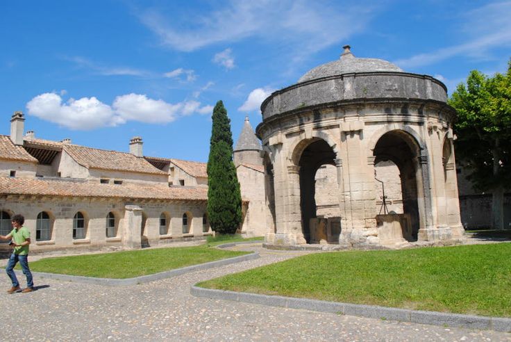 https://mdw-travel-data-us-east-1.s3.amazonaws.com/img/country/France/Chartreuse-de-Villeneuve-lez-Avignon/img_02.jpg