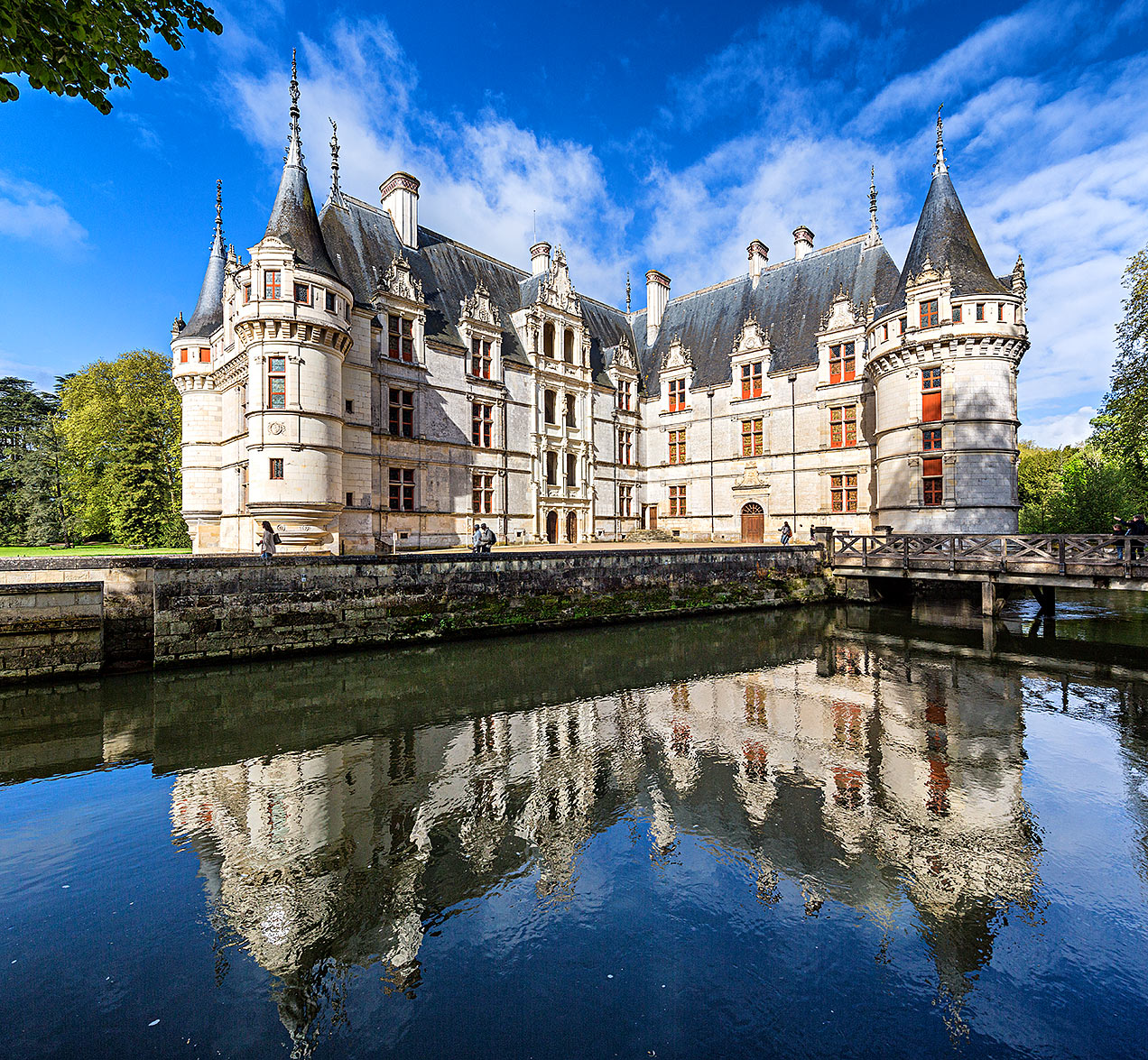 https://mdw-travel-data-us-east-1.s3.amazonaws.com/img/country/France/Chateau-Azay-le-Rideau/img_00.jpg