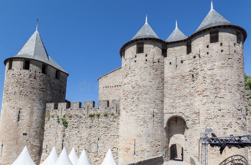 https://mdw-travel-data-us-east-1.s3.amazonaws.com/img/country/France/Chateau-Comtal/img_02.jpg