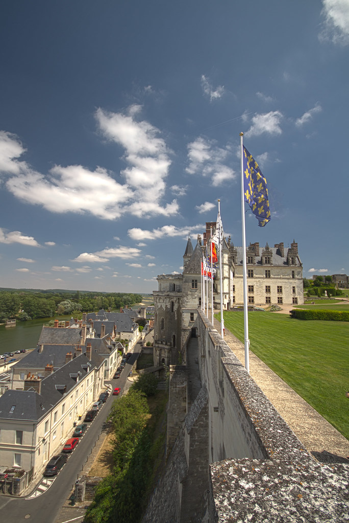 https://mdw-travel-data-us-east-1.s3.amazonaws.com/img/country/France/Chateau-Royal-dAmboise/img_01.jpg
