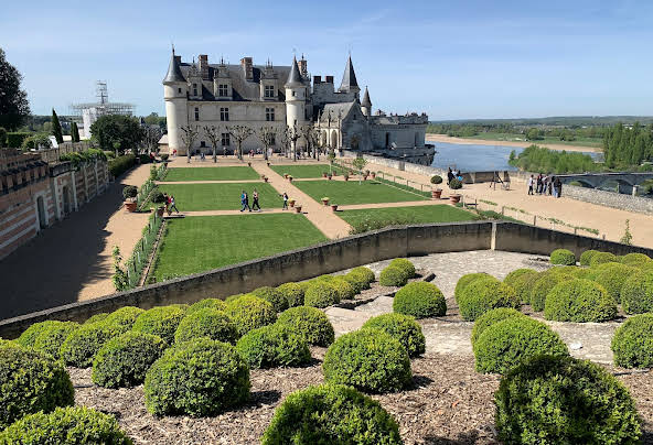 https://mdw-travel-data-us-east-1.s3.amazonaws.com/img/country/France/Chateau-Royal-dAmboise/img_03.jpg