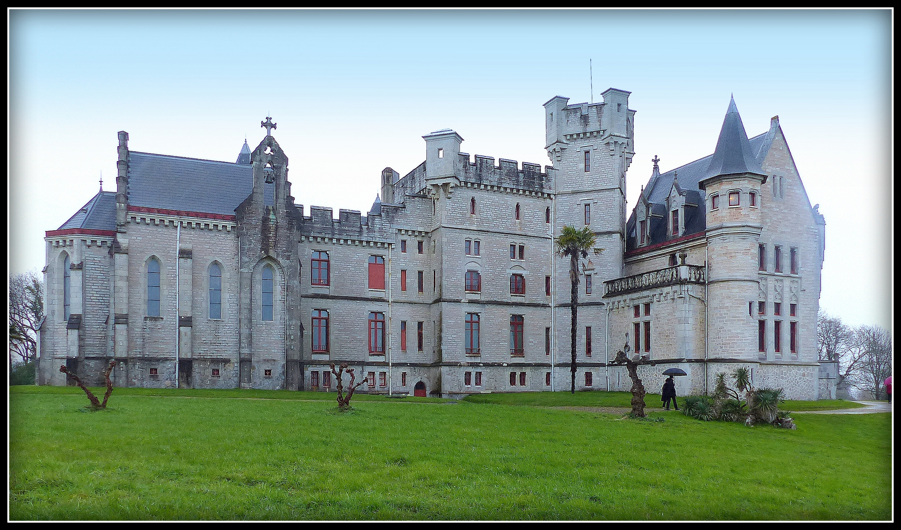 https://mdw-travel-data-us-east-1.s3.amazonaws.com/img/country/France/Chateau-dAbbadia/img_01.jpg