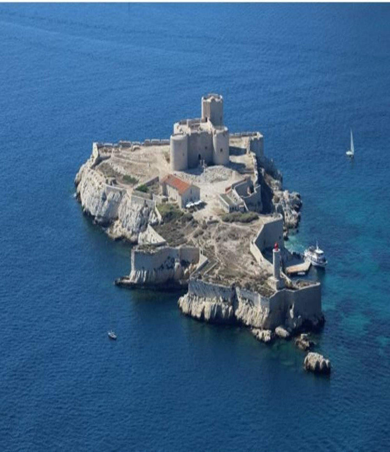 https://mdw-travel-data-us-east-1.s3.amazonaws.com/img/country/France/Chateau-dIf/img_04.jpg