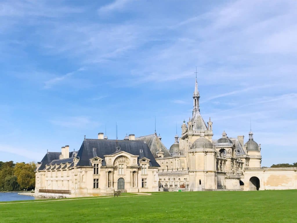 https://mdw-travel-data-us-east-1.s3.amazonaws.com/img/country/France/Chateau-de-Chantilly/img_00.jpg