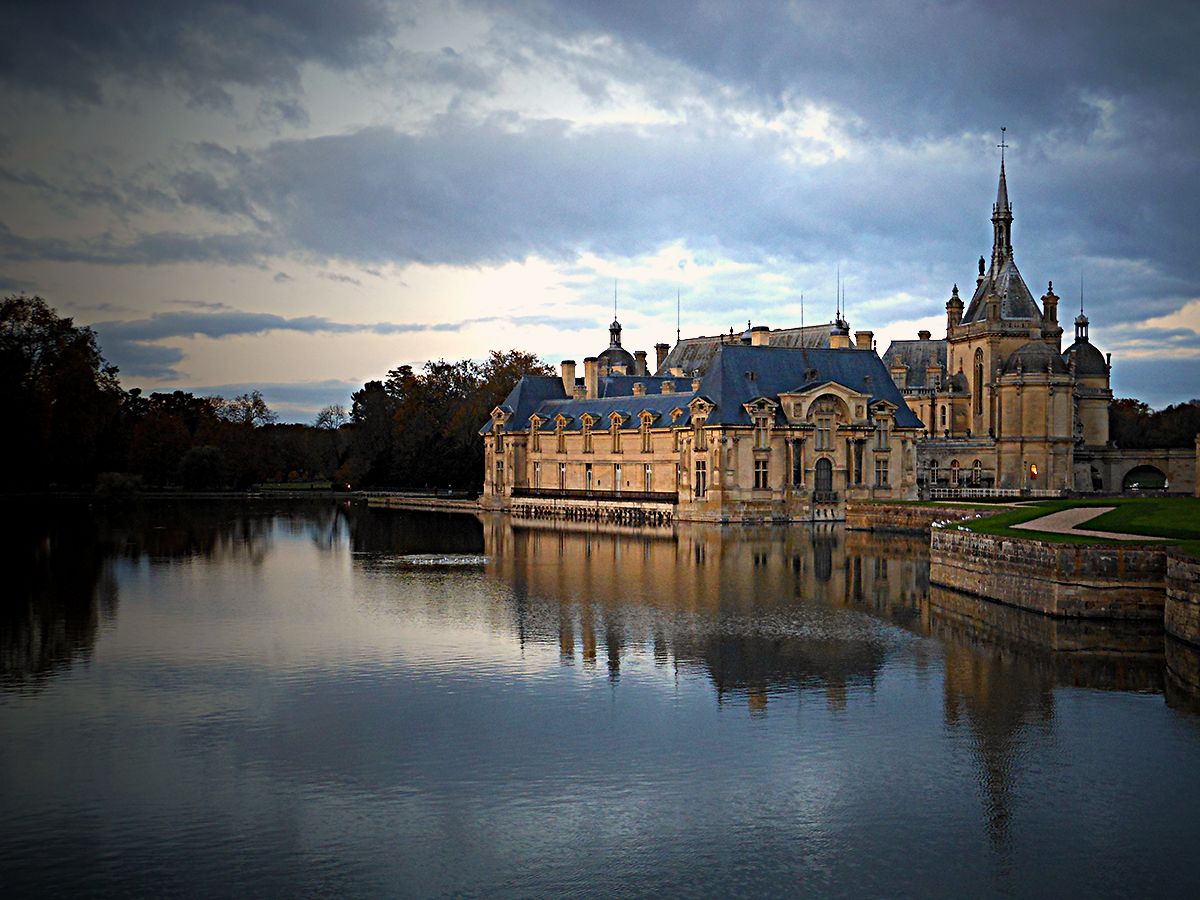 https://mdw-travel-data-us-east-1.s3.amazonaws.com/img/country/France/Chateau-de-Chantilly/img_02.jpg