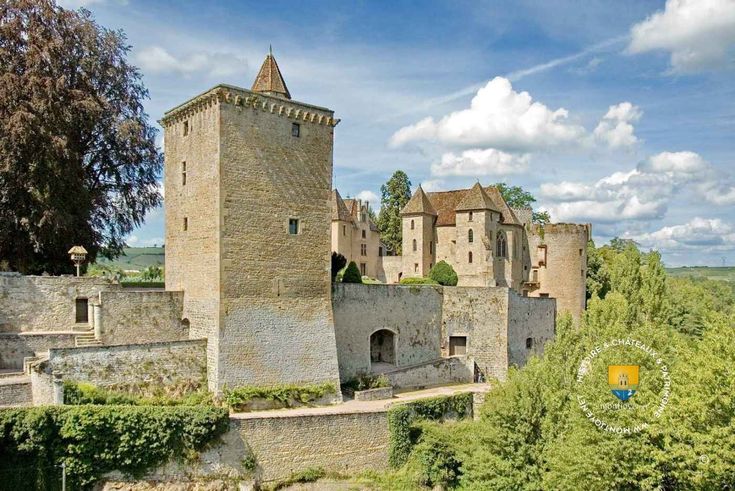https://mdw-travel-data-us-east-1.s3.amazonaws.com/img/country/France/Chateau-de-Couches/img_01.jpg