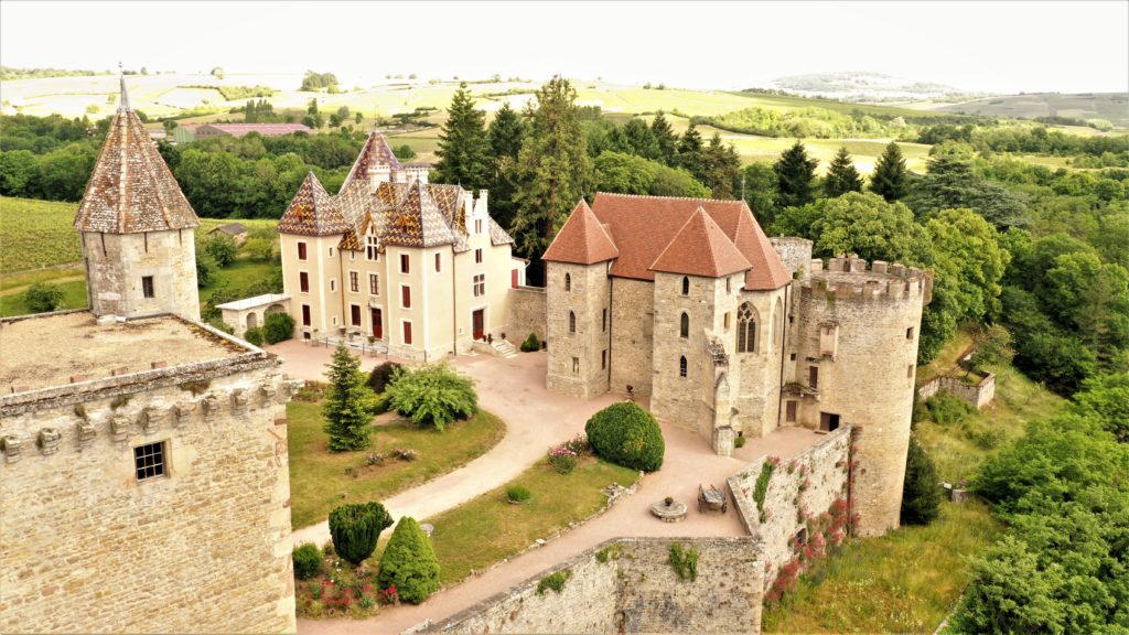 https://mdw-travel-data-us-east-1.s3.amazonaws.com/img/country/France/Chateau-de-Couches/img_02.jpg