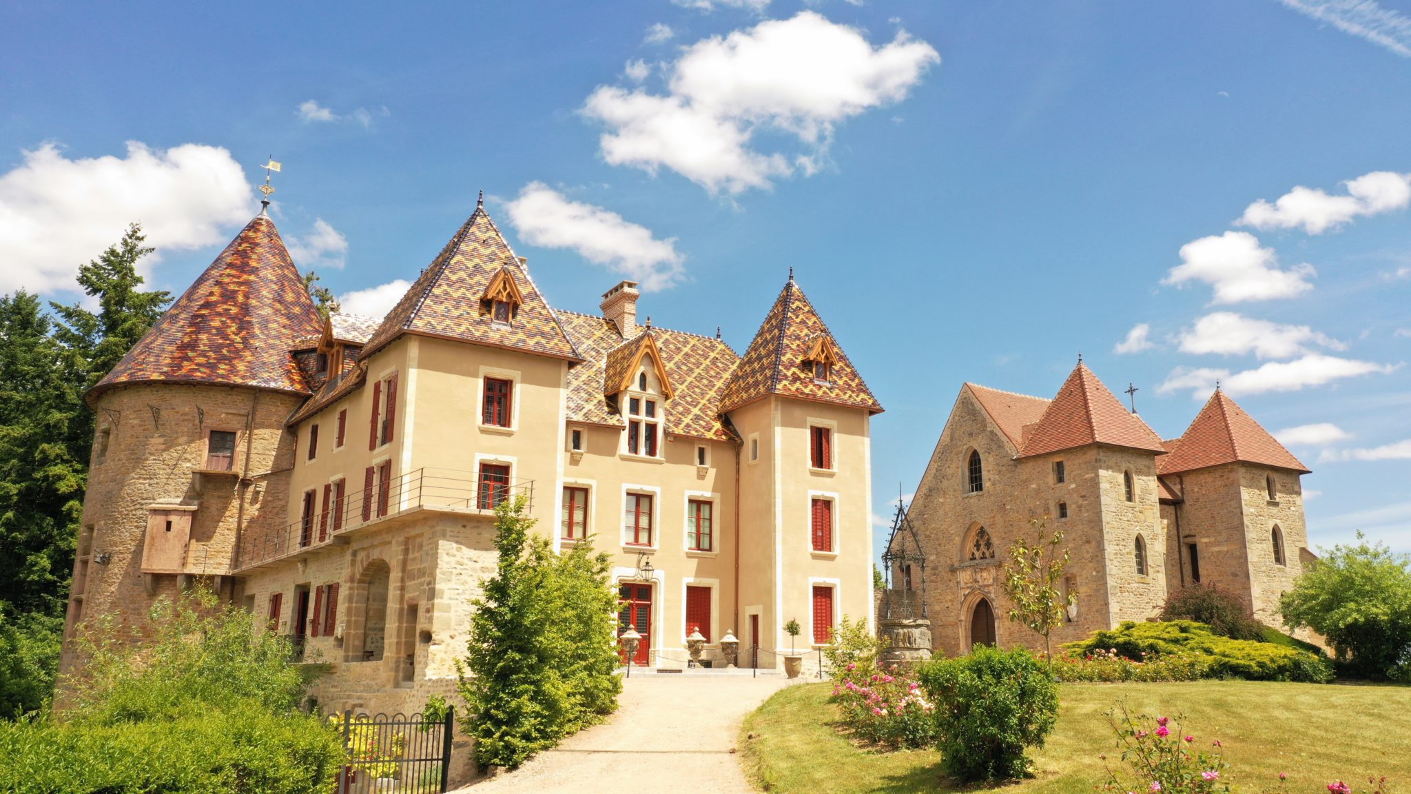 https://mdw-travel-data-us-east-1.s3.amazonaws.com/img/country/France/Chateau-de-Couches/img_03.jpg