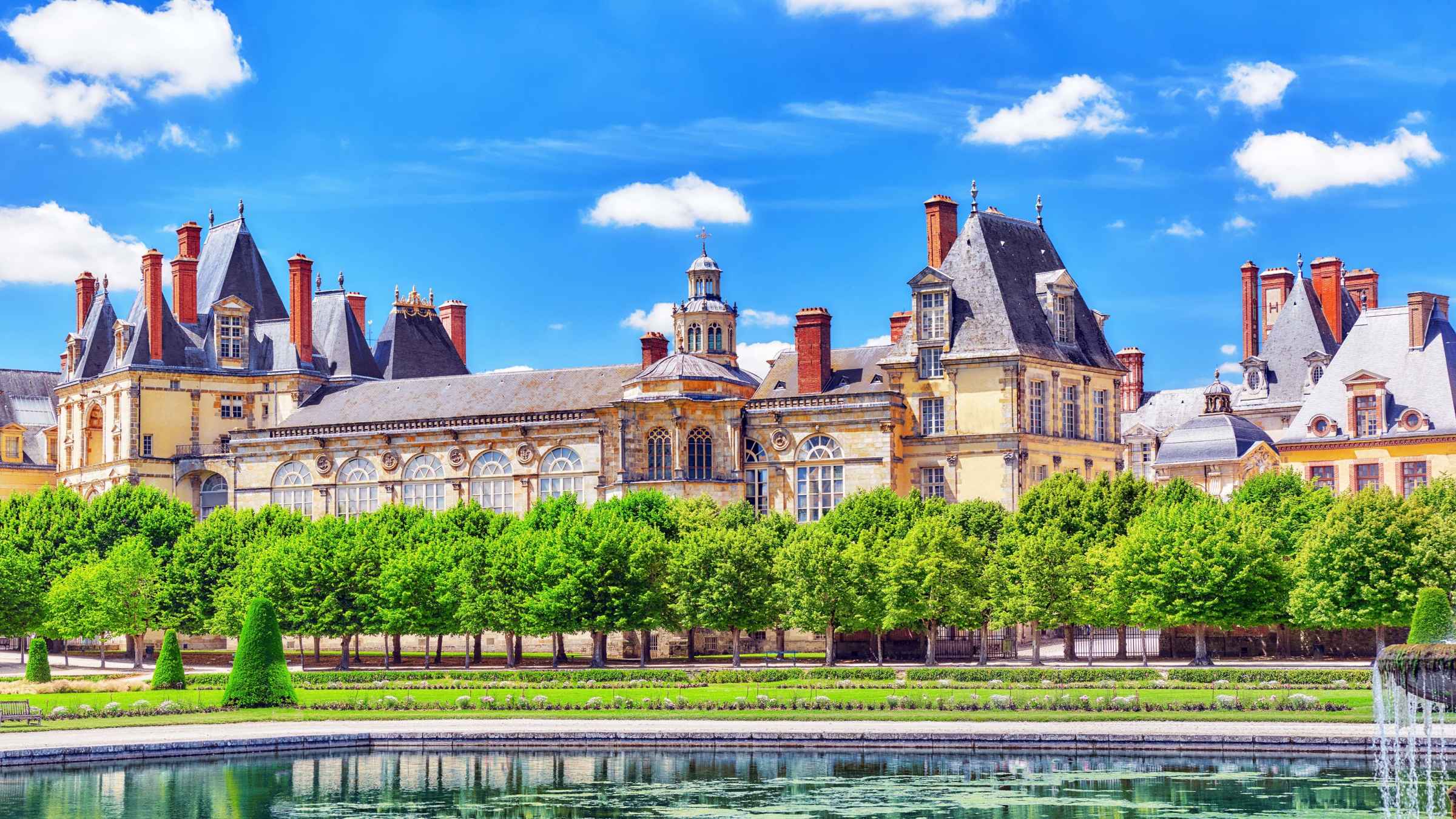 https://mdw-travel-data-us-east-1.s3.amazonaws.com/img/country/France/Chateau-de-Fontainebleau/img_04.jpg