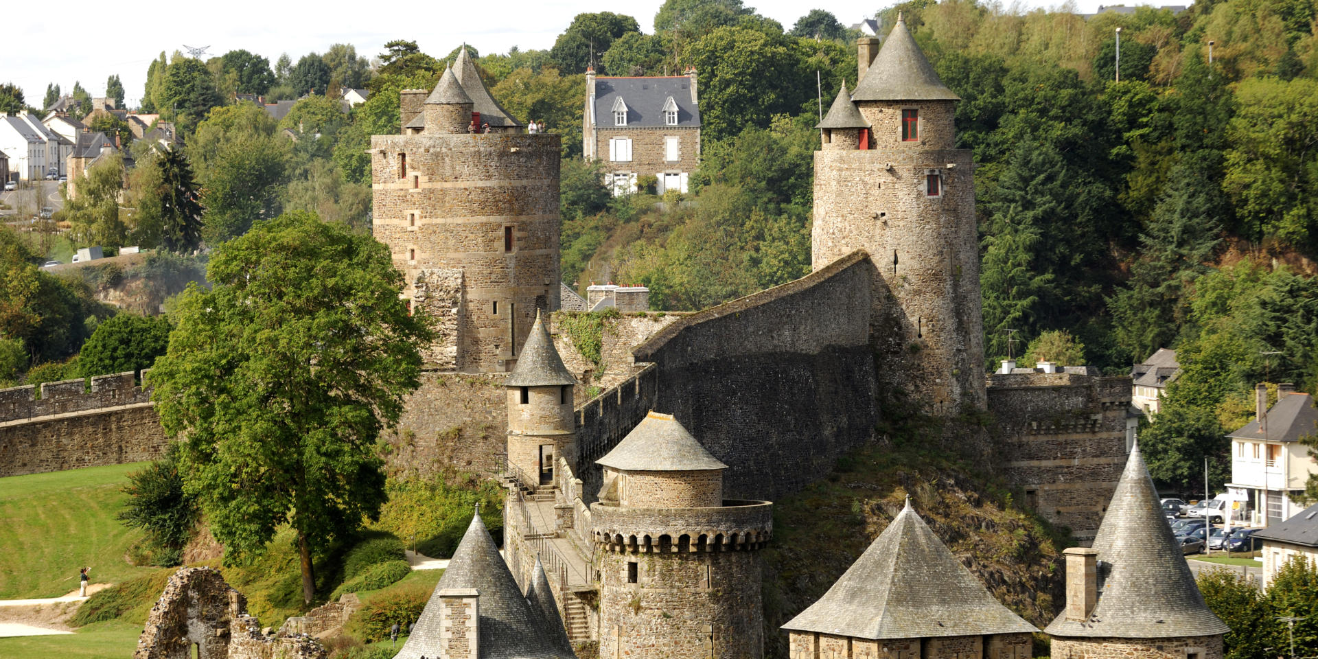 https://mdw-travel-data-us-east-1.s3.amazonaws.com/img/country/France/Chateau-de-Fougeres/img_01.jpg