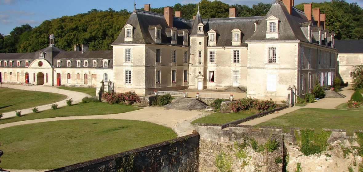https://mdw-travel-data-us-east-1.s3.amazonaws.com/img/country/France/Chateau-de-Gizeux/img_02.jpg