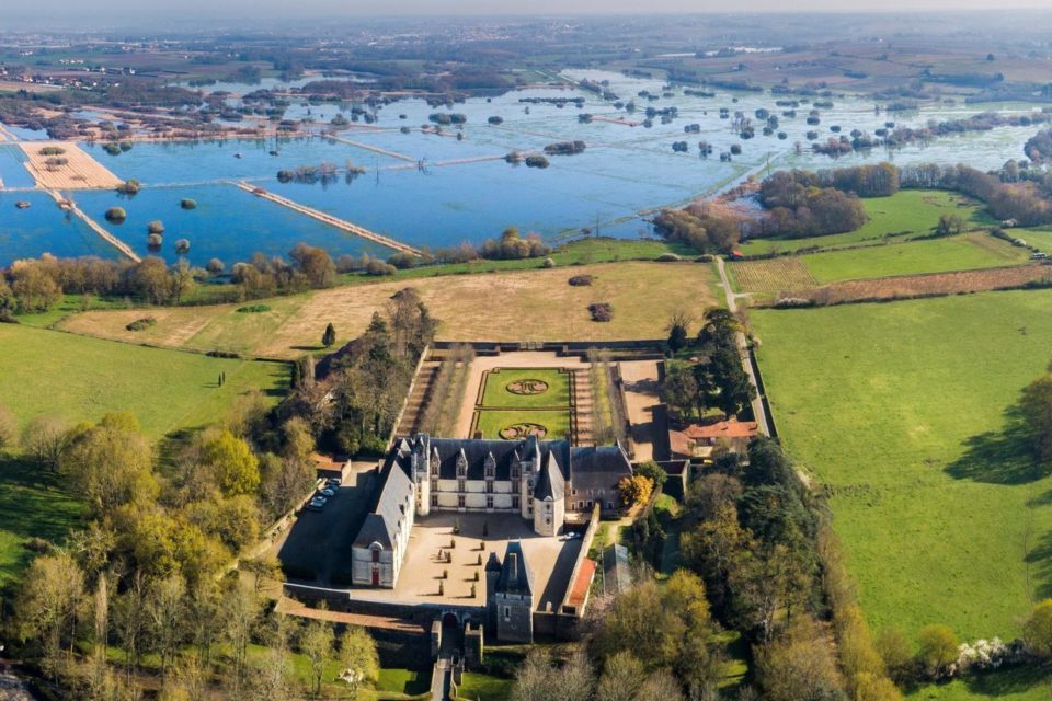 https://mdw-travel-data-us-east-1.s3.amazonaws.com/img/country/France/Chateau-de-Goulaine/img_01.jpg