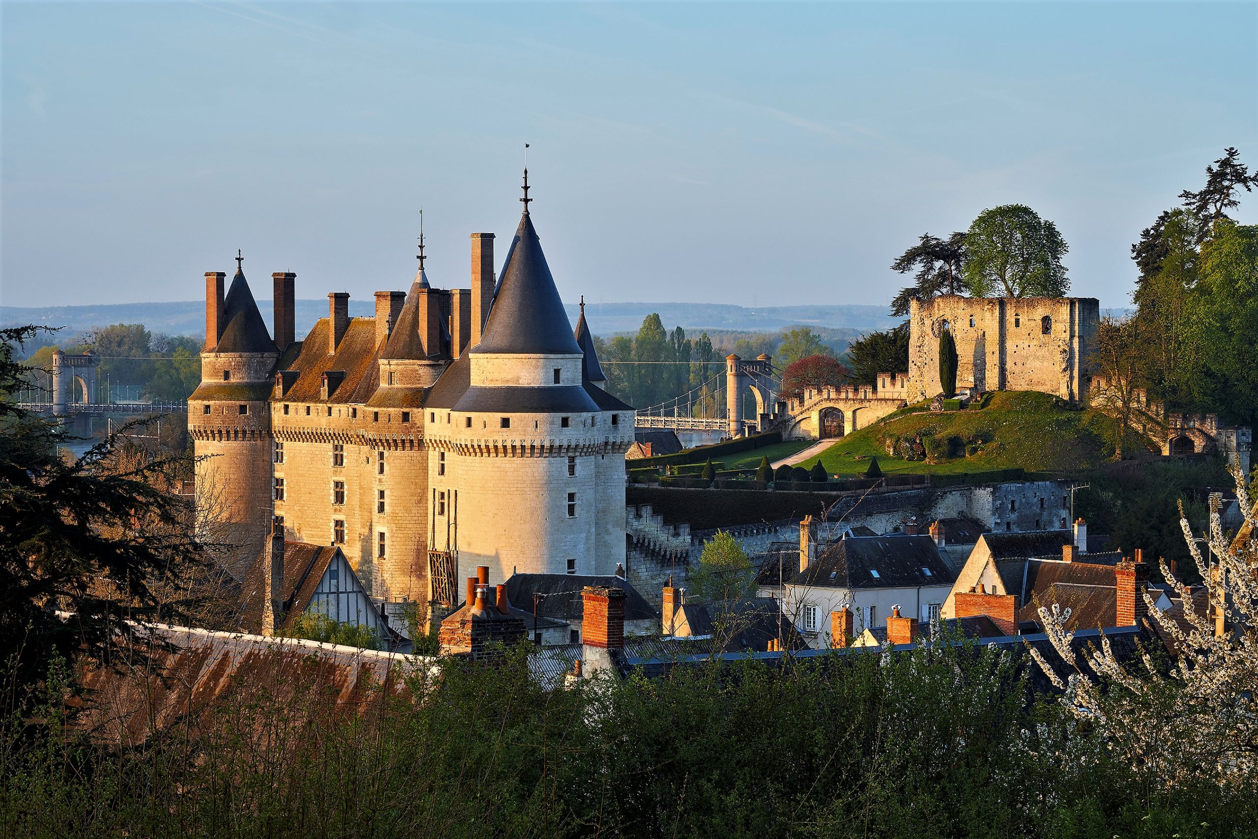 https://mdw-travel-data-us-east-1.s3.amazonaws.com/img/country/France/Chateau-de-Langeais/img_01.jpg