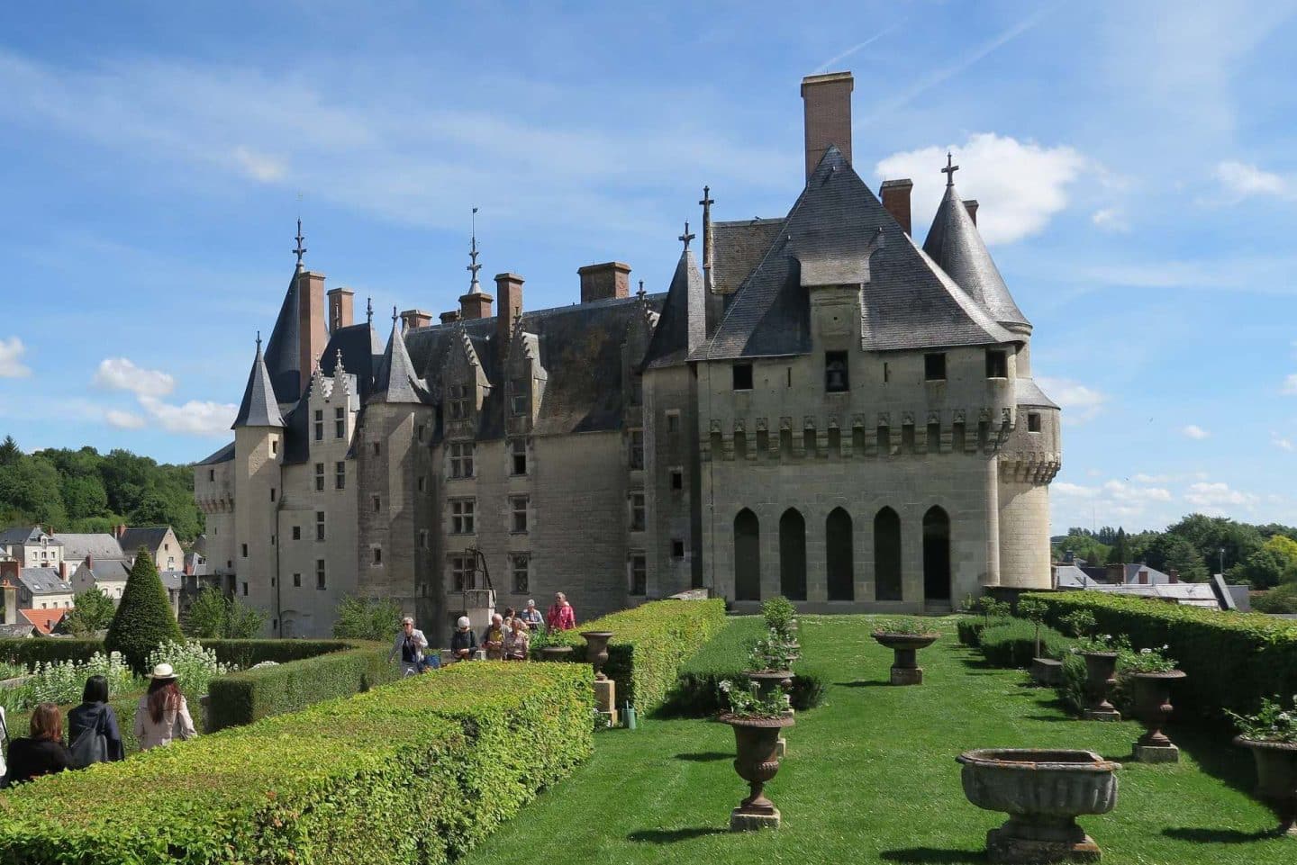 https://mdw-travel-data-us-east-1.s3.amazonaws.com/img/country/France/Chateau-de-Langeais/img_02.jpg