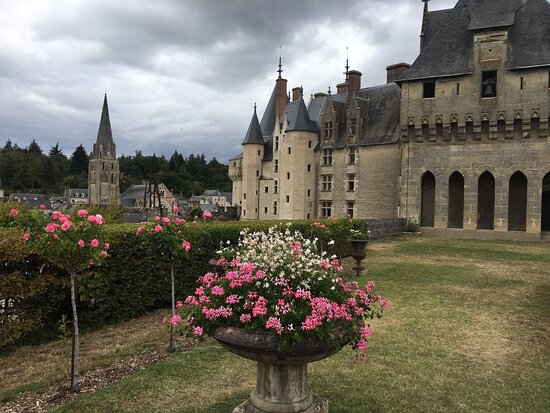https://mdw-travel-data-us-east-1.s3.amazonaws.com/img/country/France/Chateau-de-Langeais/img_03.jpg