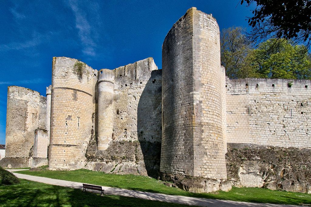https://mdw-travel-data-us-east-1.s3.amazonaws.com/img/country/France/Chateau-de-Loches/img_03.jpg