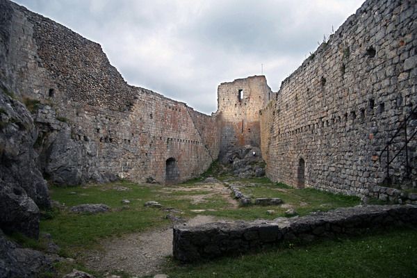 https://mdw-travel-data-us-east-1.s3.amazonaws.com/img/country/France/Chateau-de-Montsegur/img_02.jpg