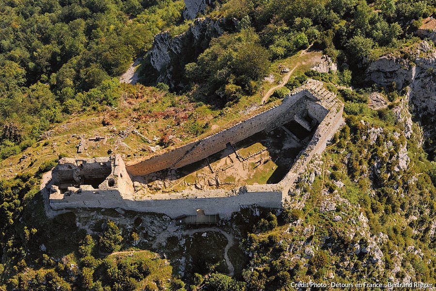 https://mdw-travel-data-us-east-1.s3.amazonaws.com/img/country/France/Chateau-de-Montsegur/img_03.jpg