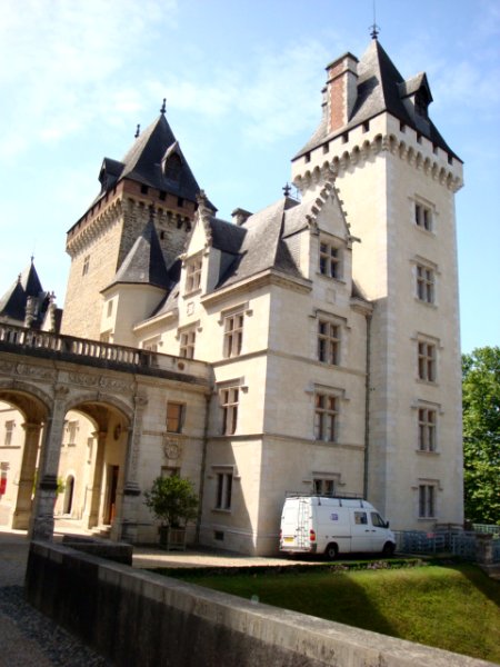 https://mdw-travel-data-us-east-1.s3.amazonaws.com/img/country/France/Chateau-de-Pau/img_03.jpg