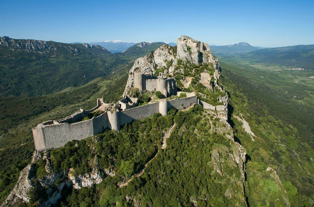 https://mdw-travel-data-us-east-1.s3.amazonaws.com/img/country/France/Chateau-de-Peyrepertuse/img_03.jpg