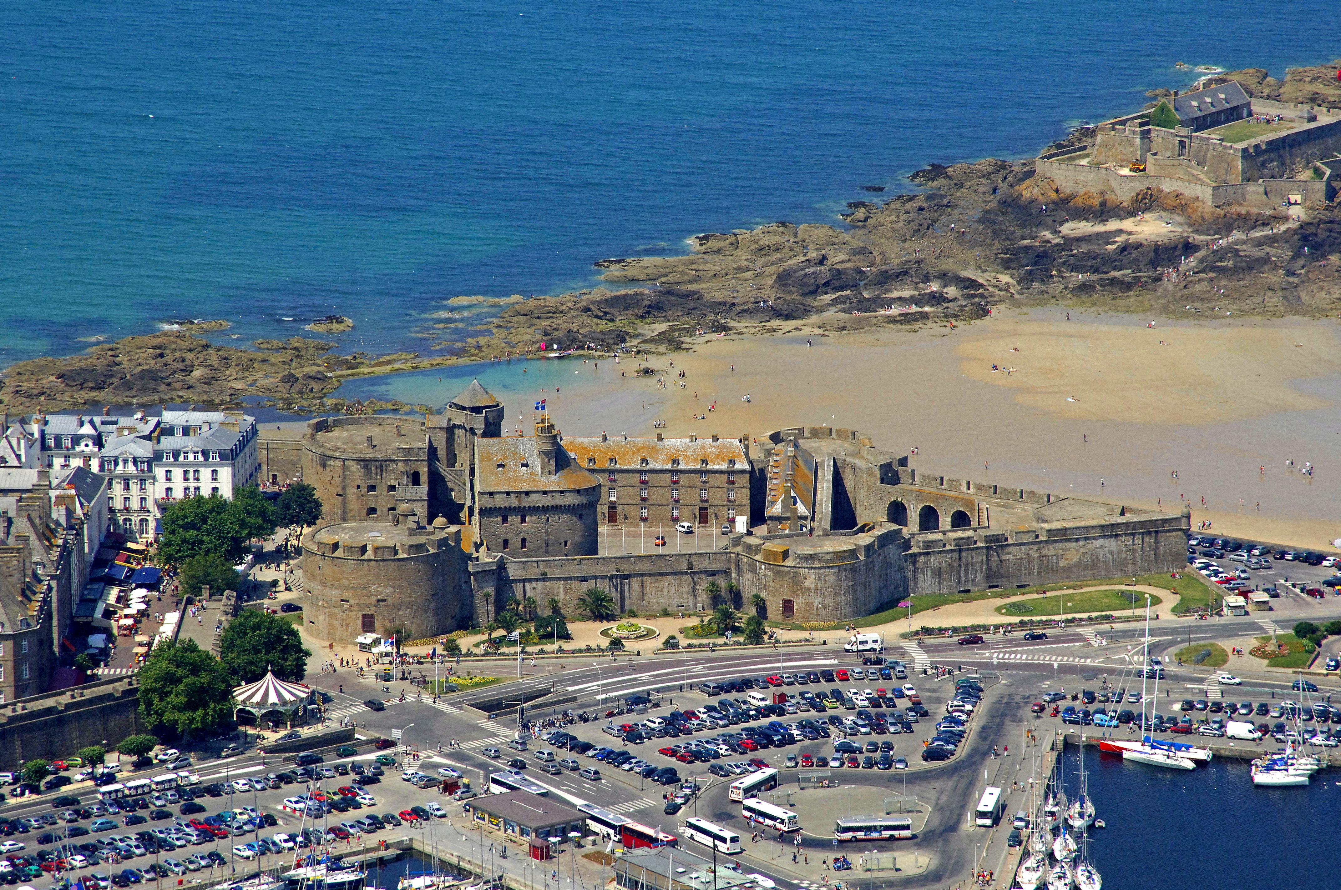 https://mdw-travel-data-us-east-1.s3.amazonaws.com/img/country/France/Chateau-de-Saint-Malo/img_02.jpg