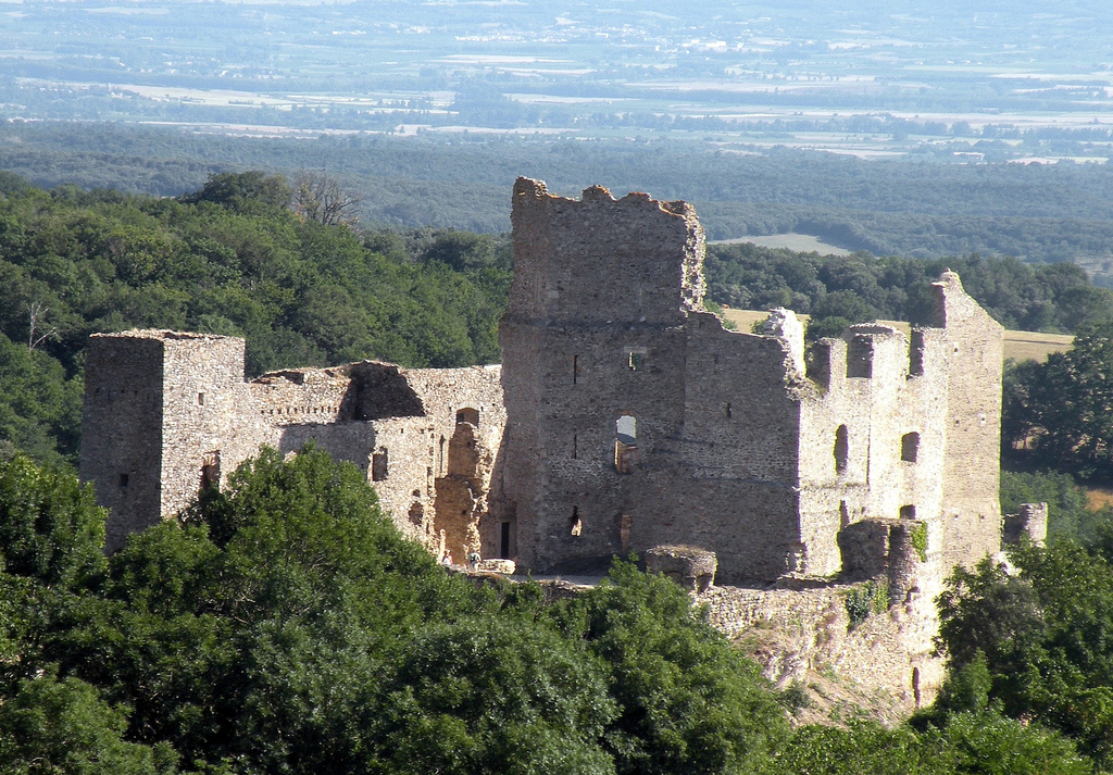 https://mdw-travel-data-us-east-1.s3.amazonaws.com/img/country/France/Chateau-de-Saissac/img_02.jpg