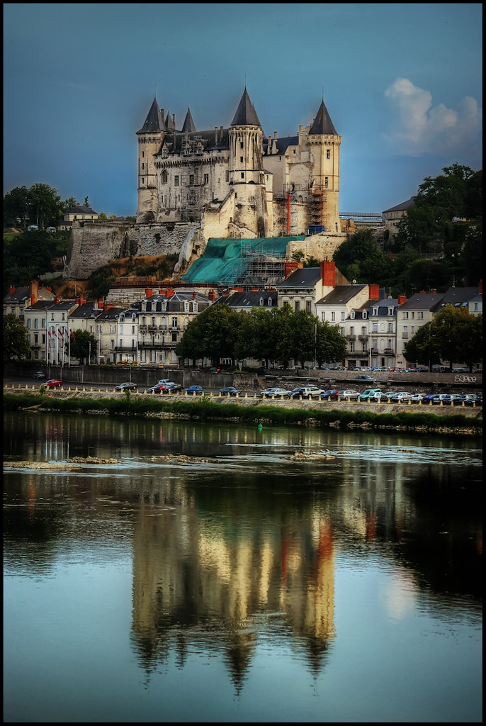 https://mdw-travel-data-us-east-1.s3.amazonaws.com/img/country/France/Chateau-de-Saumur/img_01.jpg