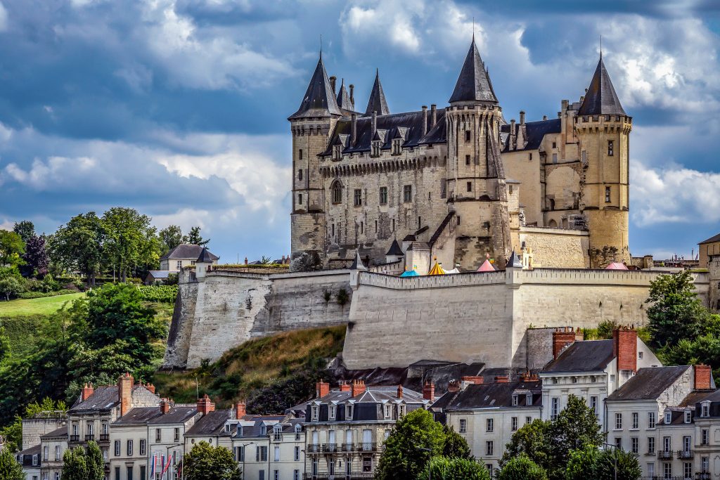 https://mdw-travel-data-us-east-1.s3.amazonaws.com/img/country/France/Chateau-de-Saumur/img_02.jpg