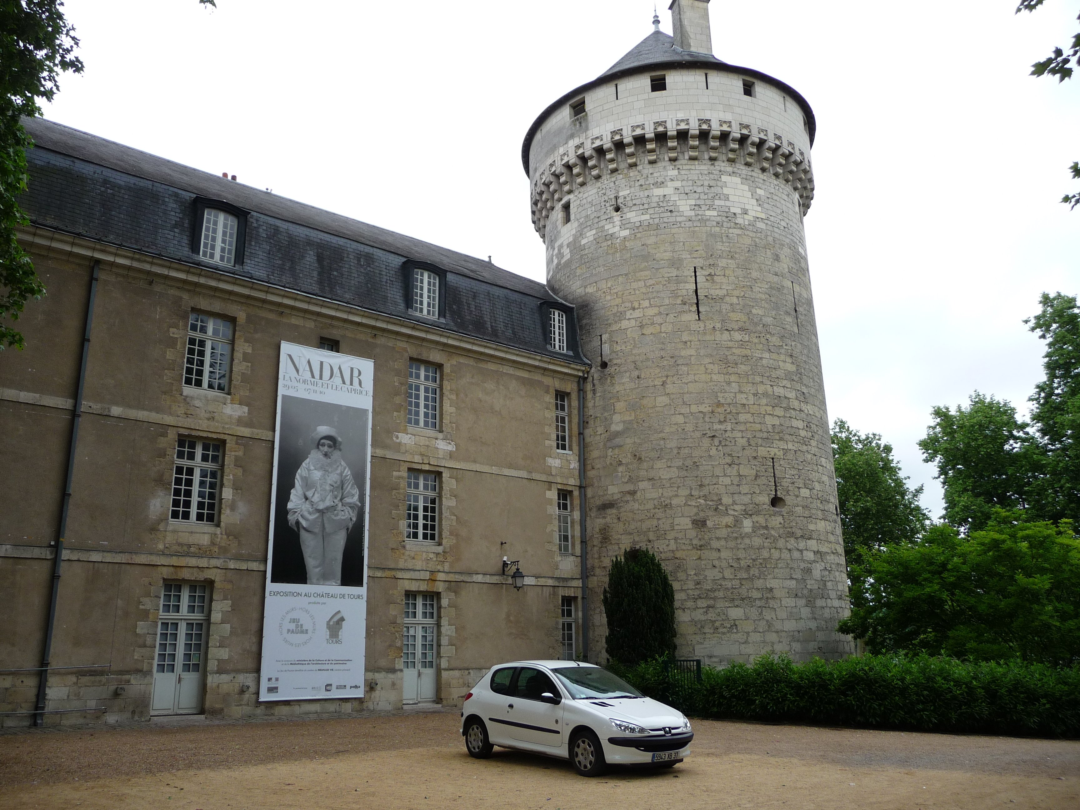 https://mdw-travel-data-us-east-1.s3.amazonaws.com/img/country/France/Chateau-de-Tours/img_01.jpg