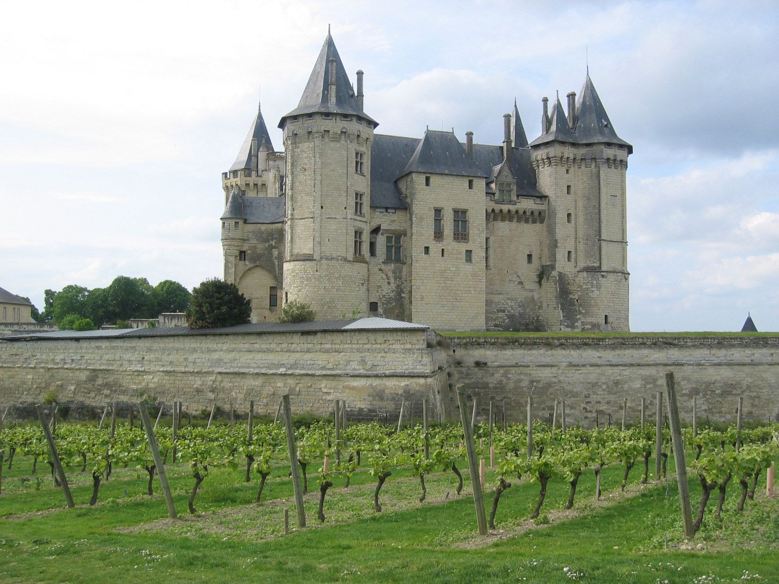 https://mdw-travel-data-us-east-1.s3.amazonaws.com/img/country/France/Chateau-de-Tours/img_03.jpg