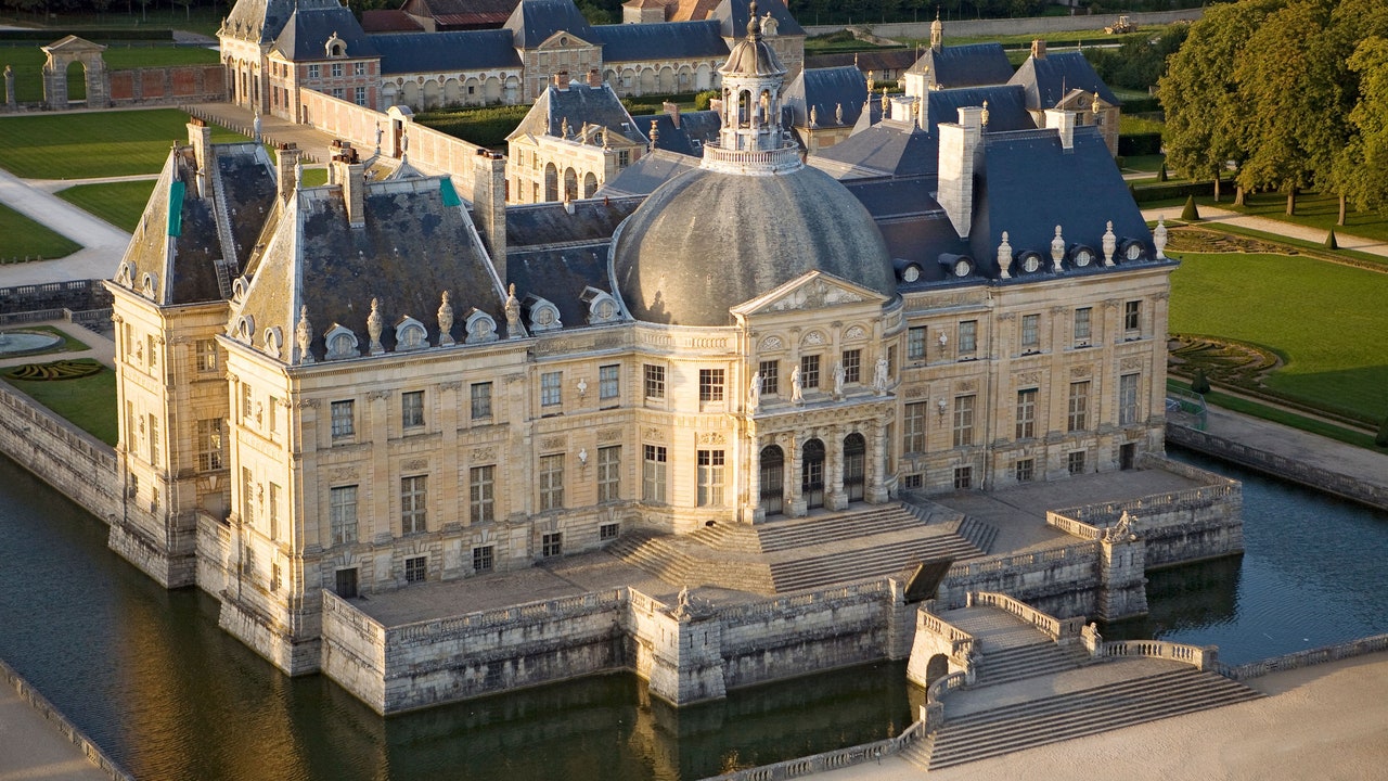 https://mdw-travel-data-us-east-1.s3.amazonaws.com/img/country/France/Chateau-de-Vaux-le-Vicomte/img_00.jpg