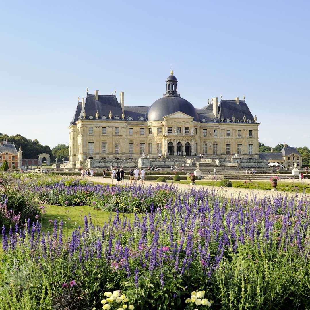 https://mdw-travel-data-us-east-1.s3.amazonaws.com/img/country/France/Chateau-de-Vaux-le-Vicomte/img_02.jpg