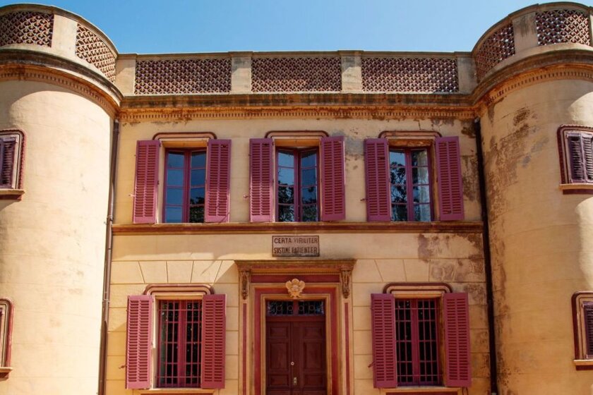 https://mdw-travel-data-us-east-1.s3.amazonaws.com/img/country/France/Chateau-de-la-Moutte/img_03.jpg