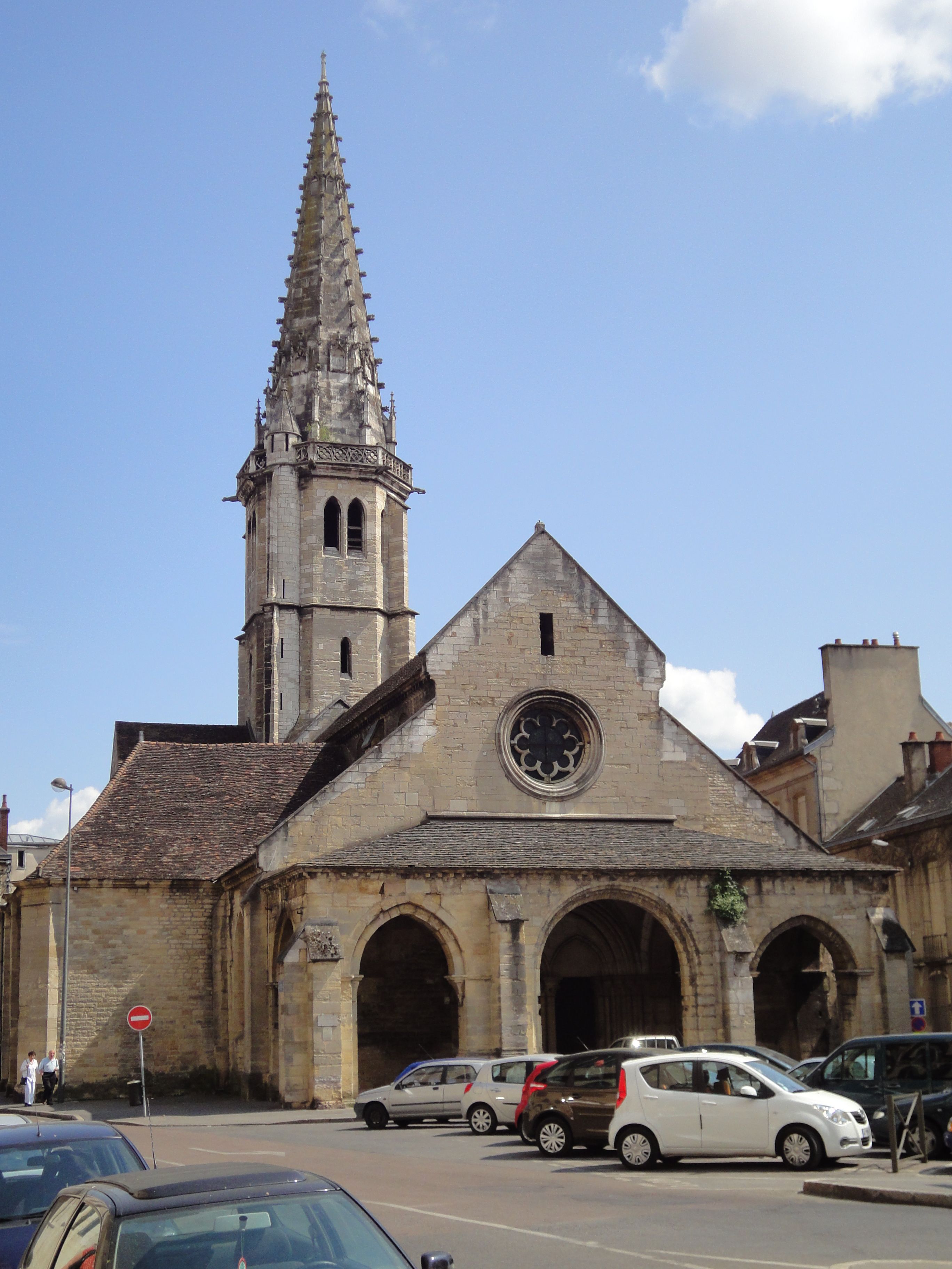 https://mdw-travel-data-us-east-1.s3.amazonaws.com/img/country/France/Church-of-Saint-Philibert/img_01.jpg