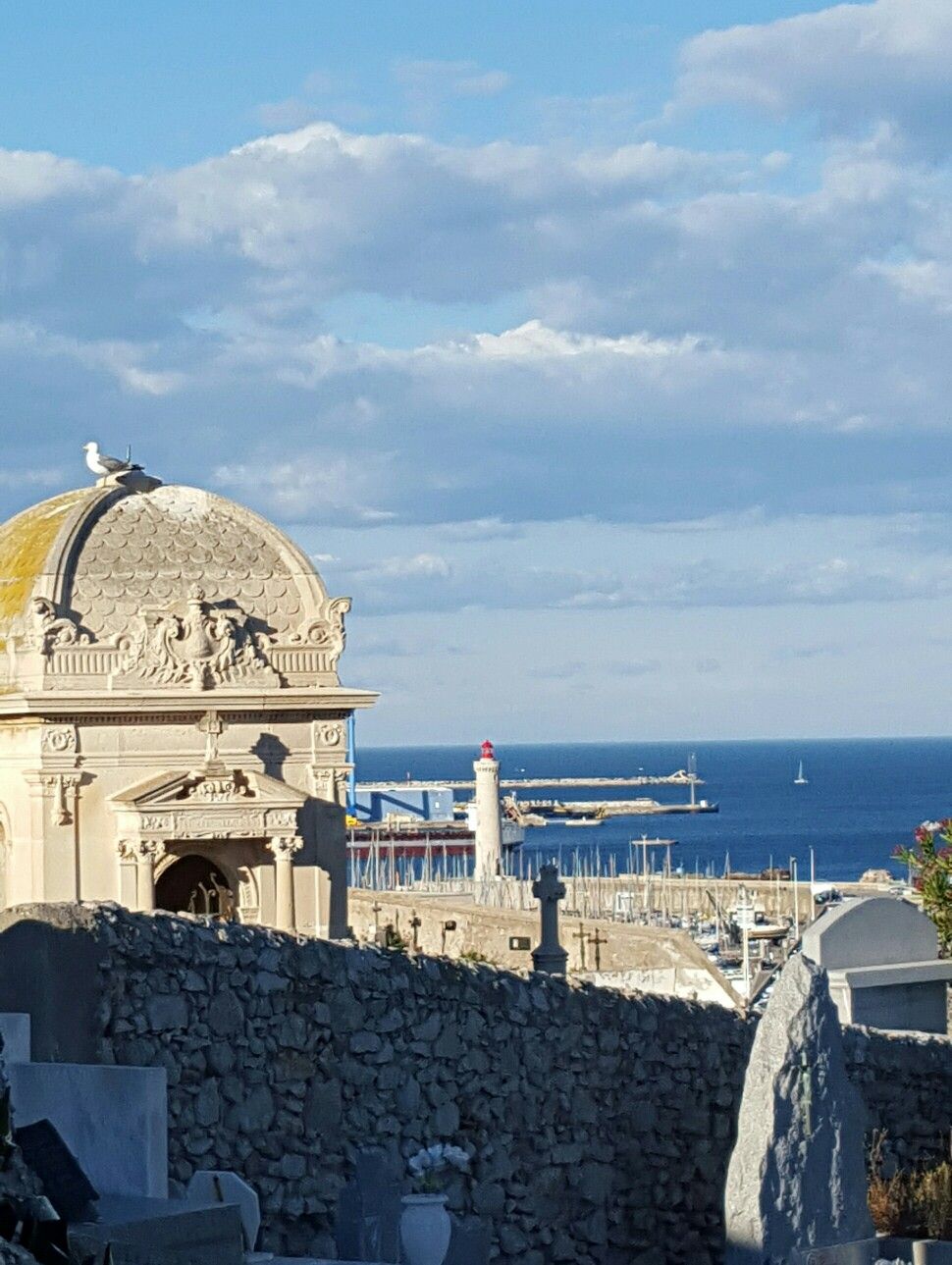 https://mdw-travel-data-us-east-1.s3.amazonaws.com/img/country/France/Cimetiere-Marin/img_01.jpg