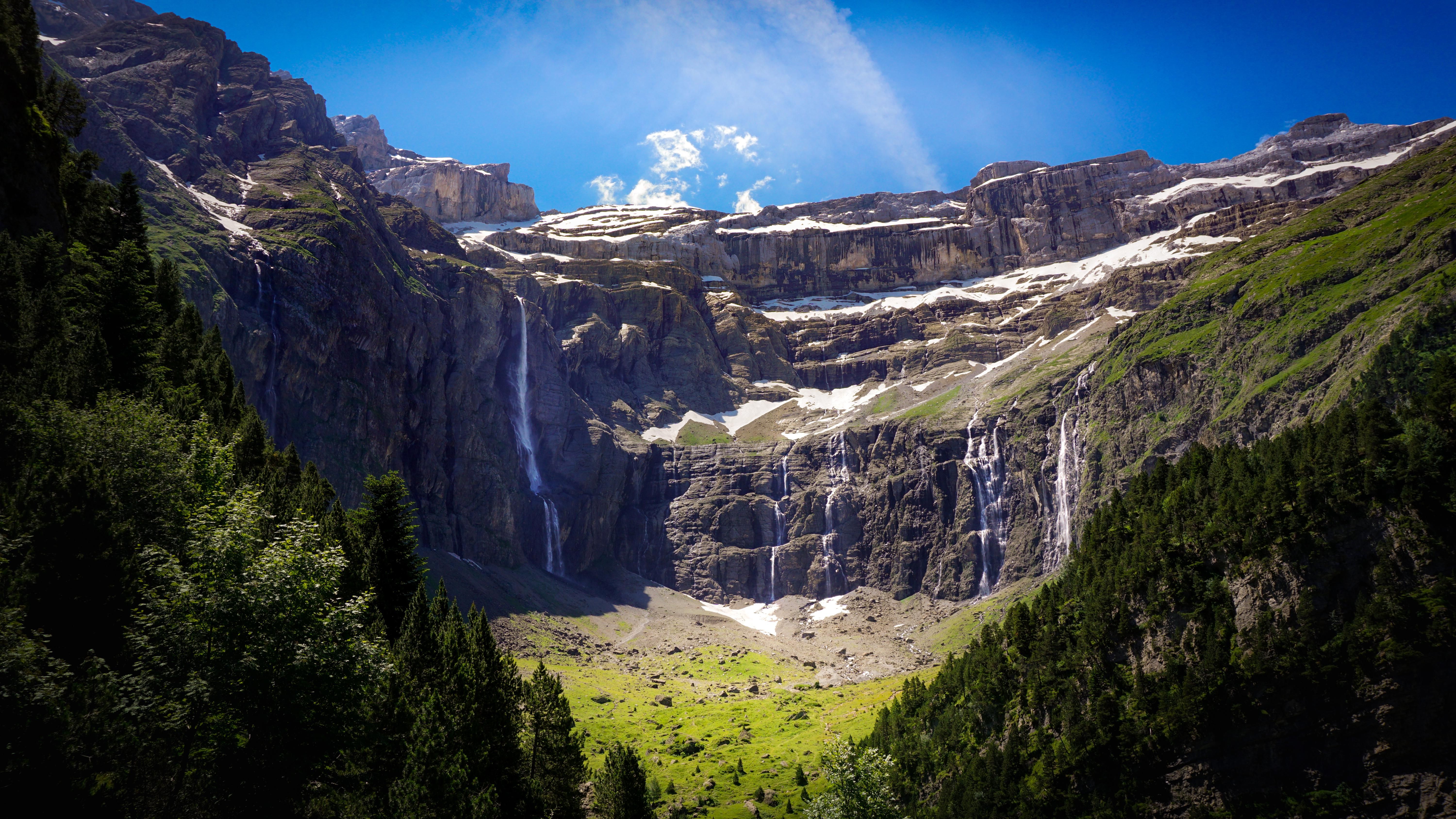 https://mdw-travel-data-us-east-1.s3.amazonaws.com/img/country/France/Cirque-de-Gavarnie/img_02.jpg