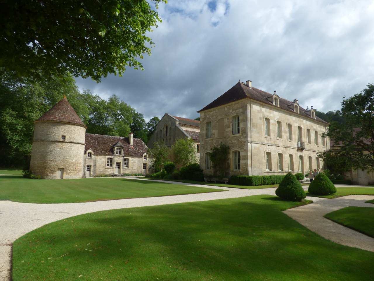 https://mdw-travel-data-us-east-1.s3.amazonaws.com/img/country/France/Cistercian-Abbey-of-Sylvanes/img_03.jpg