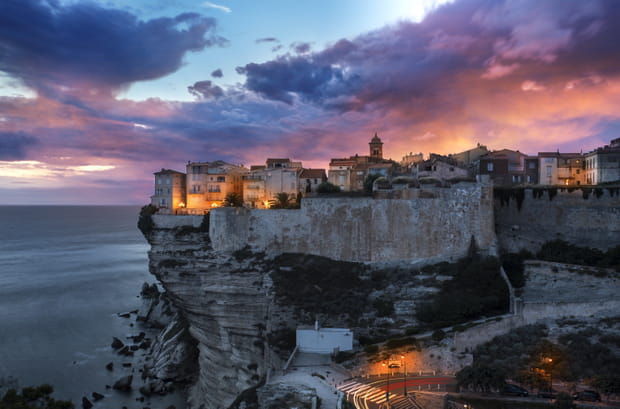 https://mdw-travel-data-us-east-1.s3.amazonaws.com/img/country/France/Citadelle-de-Bonifacio/img_01.jpg
