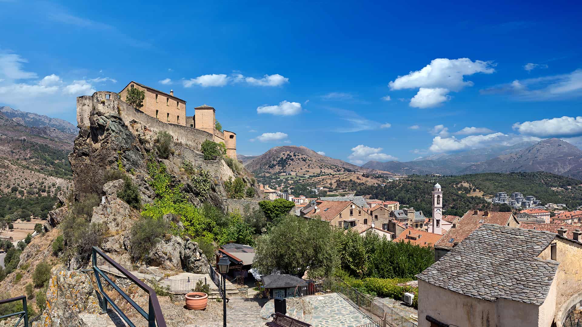 https://mdw-travel-data-us-east-1.s3.amazonaws.com/img/country/France/Citadelle-de-Corte/img_00.jpg