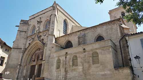 https://mdw-travel-data-us-east-1.s3.amazonaws.com/img/country/France/Collegiale-Saint-Agricol/img_01.jpg