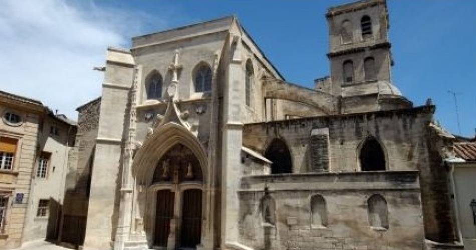 https://mdw-travel-data-us-east-1.s3.amazonaws.com/img/country/France/Collegiale-Saint-Agricol/img_02.jpg