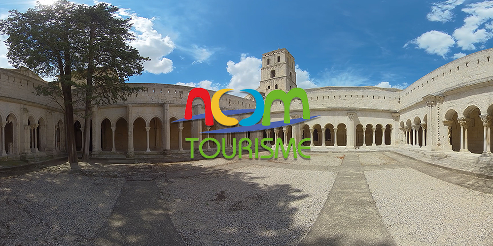 https://mdw-travel-data-us-east-1.s3.amazonaws.com/img/country/France/Collegiale-Saint-Trophime/img_01.jpg