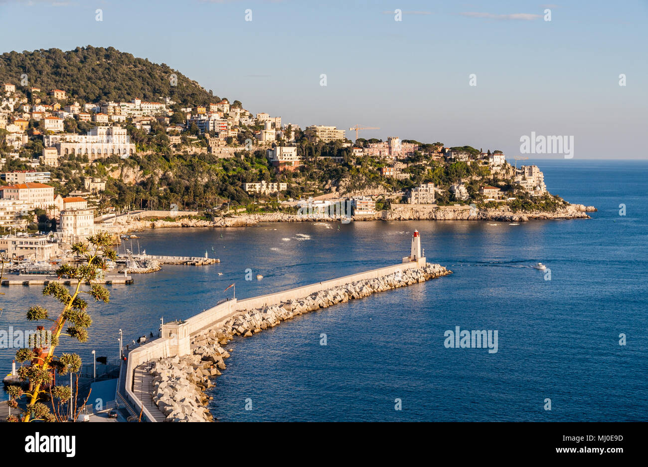 https://mdw-travel-data-us-east-1.s3.amazonaws.com/img/country/France/Colline-du-Mont-Boron/img_03.jpg