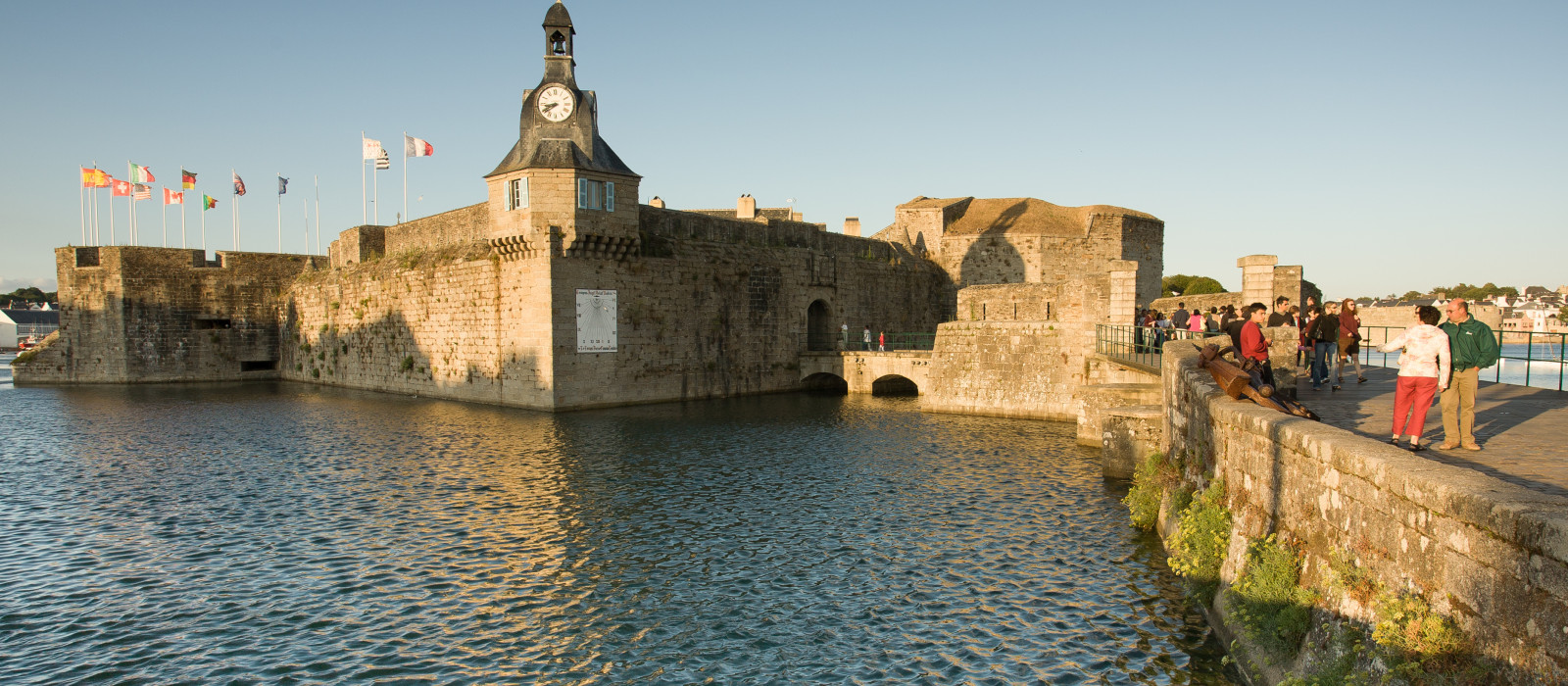 https://mdw-travel-data-us-east-1.s3.amazonaws.com/img/country/France/Concarneau/img_01.jpg